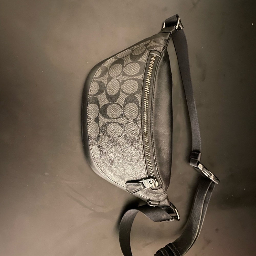 Coach Utility Bag - Picture 2 of 3